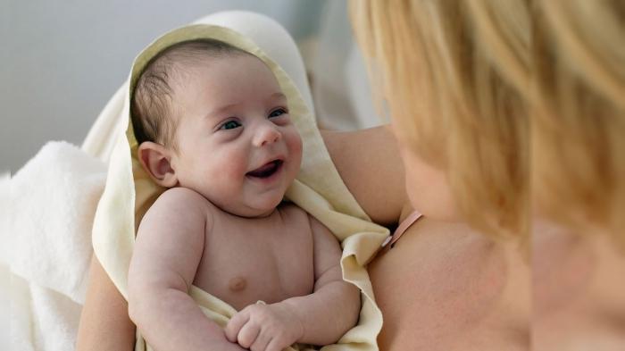 Hoeveel gewicht een pasgeboren baby zou moeten hebben in de loop van de normale ontwikkeling