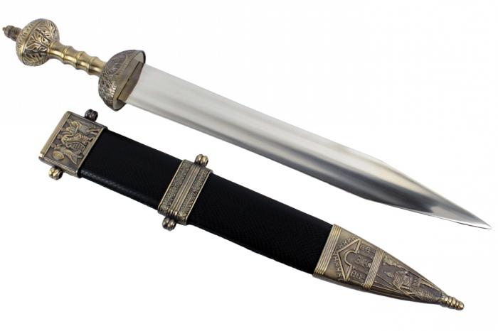 Het zwaard van ridders. Antiek koud staal